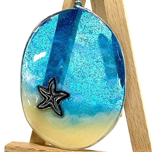 HANDMADE Starfish Ocean Resin Art Statement Pendant - Picture 5 of 9